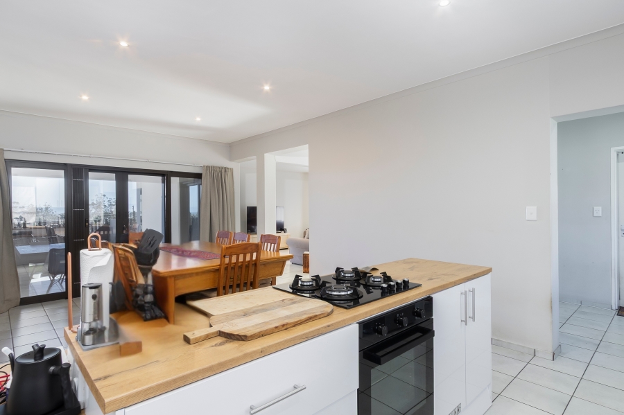 6 Bedroom Property for Sale in Sir Lowrys Pass Village Western Cape
